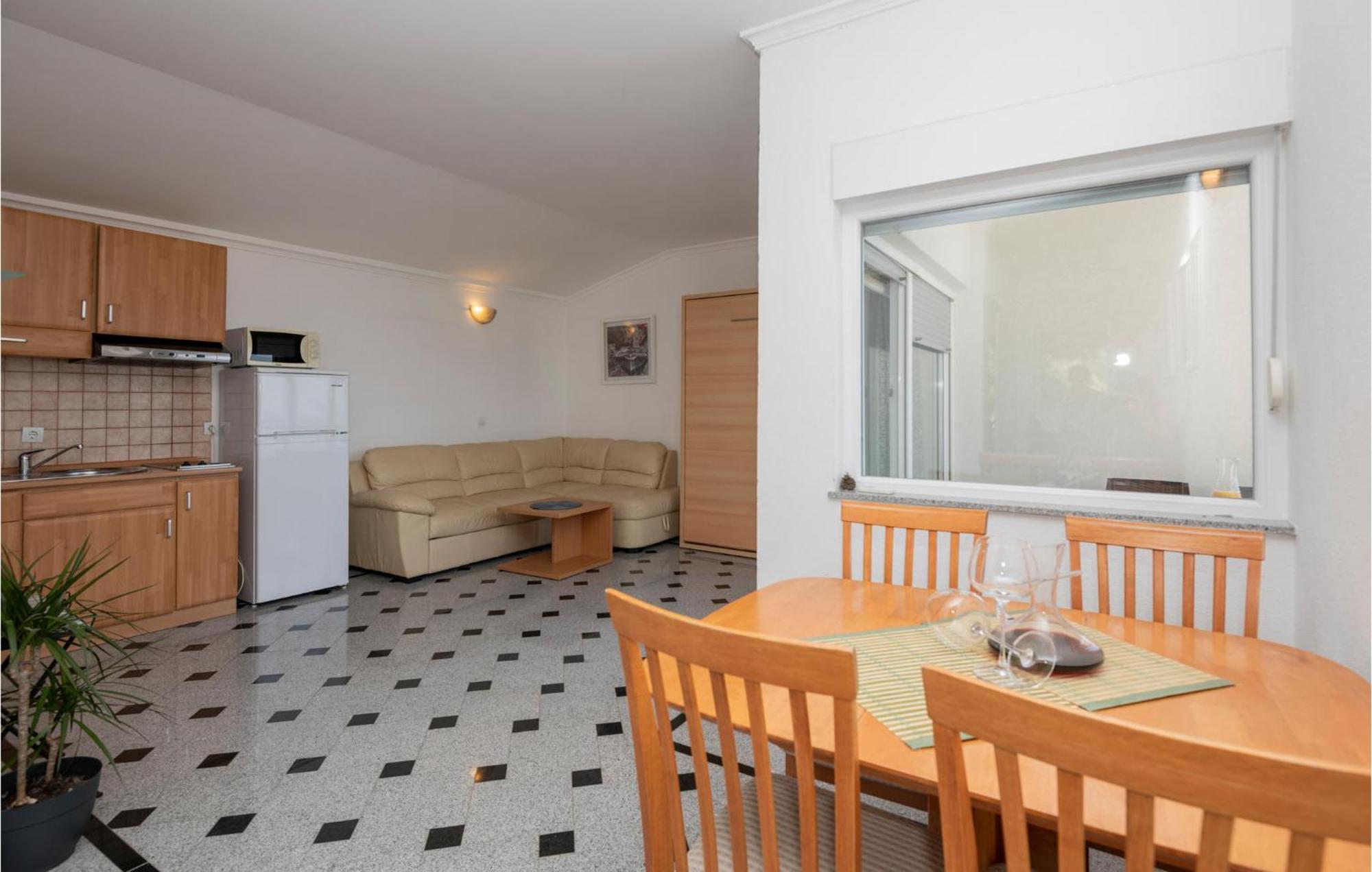 1 Bedroom Stunning Apartment In มาคาร์สกา ภายนอก รูปภาพ