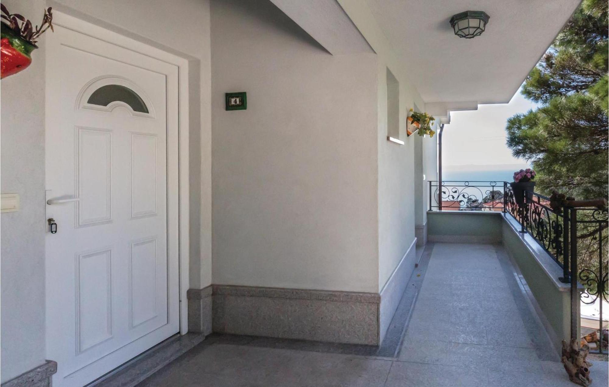 1 Bedroom Stunning Apartment In มาคาร์สกา ภายนอก รูปภาพ