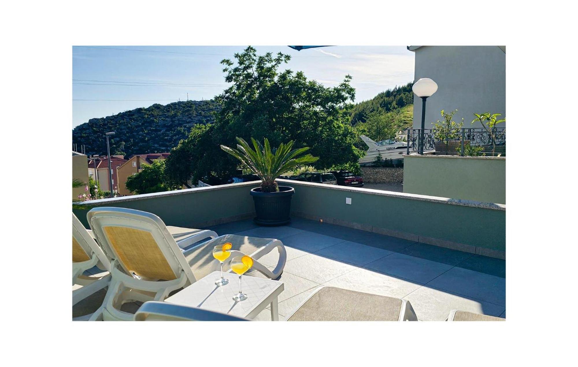 1 Bedroom Stunning Apartment In มาคาร์สกา ภายนอก รูปภาพ